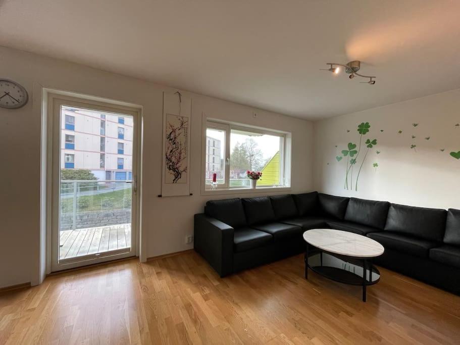 3 Sleeping Rooms For 82M2 Which Direct Traffic To Airport And City Center Берген Екстериор снимка